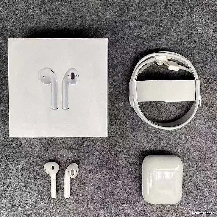 Apple AirPods Wireless Earbuds in White