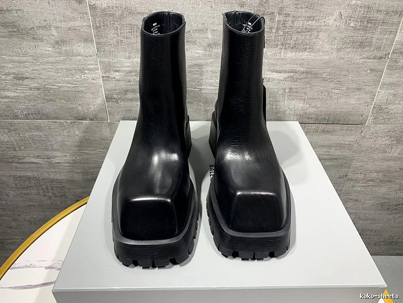 Chelsea Boot with Black Ankle Boot for Casual Outfits