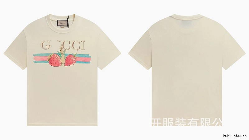 Gucci Vintage Off-white T-shirt with Strawberry Rabbit Print