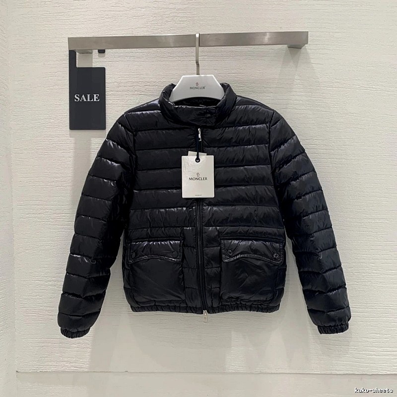 Hooded Puffer Jacket for Outdoor Errands in Moncler Style
