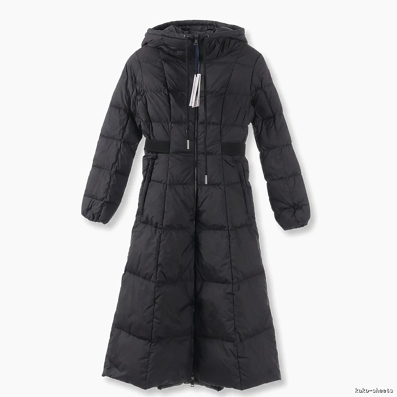 Long black down jacket of Moncler