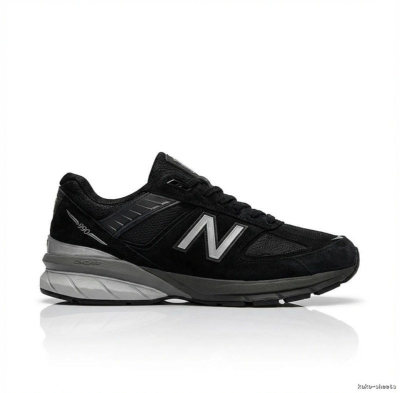 New Balance 990 series black sports shoes