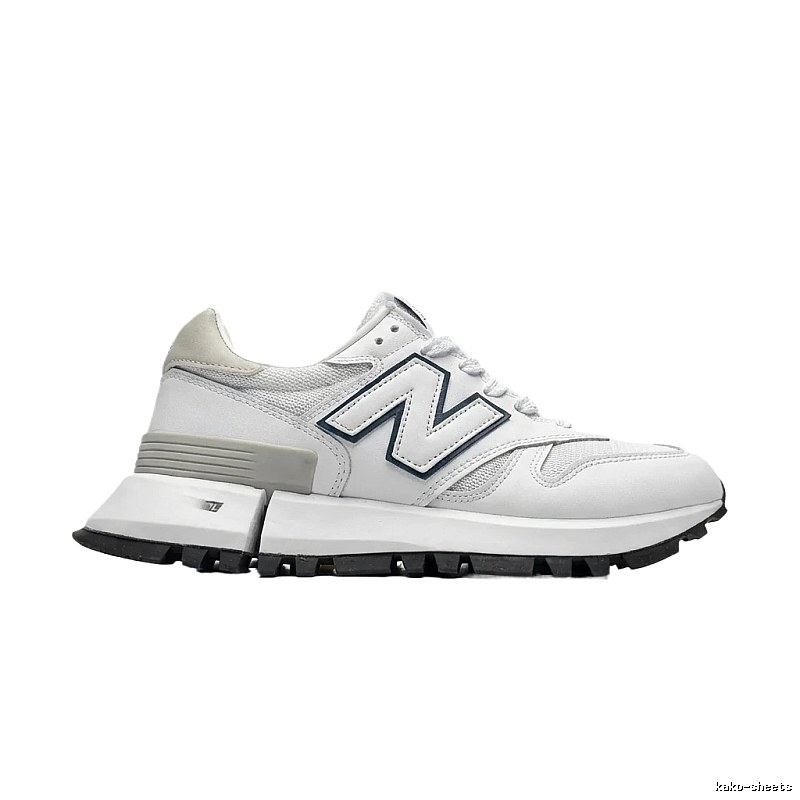 New Balance retro-style white and gray sports shoes