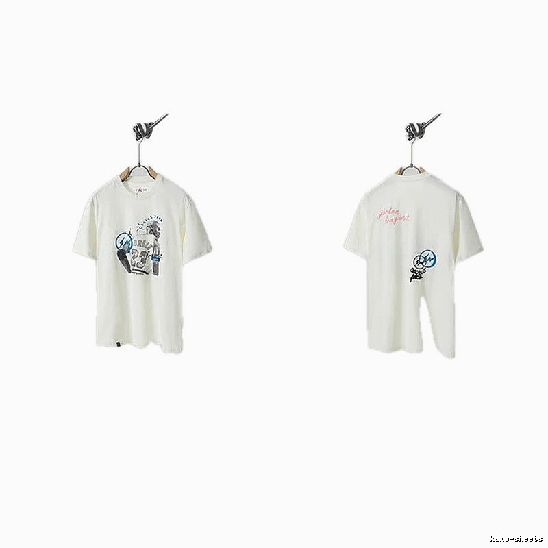 Travis Scott x Jordan Co-branded Graffiti-style Off-white T-shirt